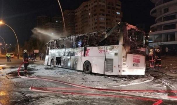 Ankara’da yolcu otobüsü yandı, can kaybı ve yaralılar var